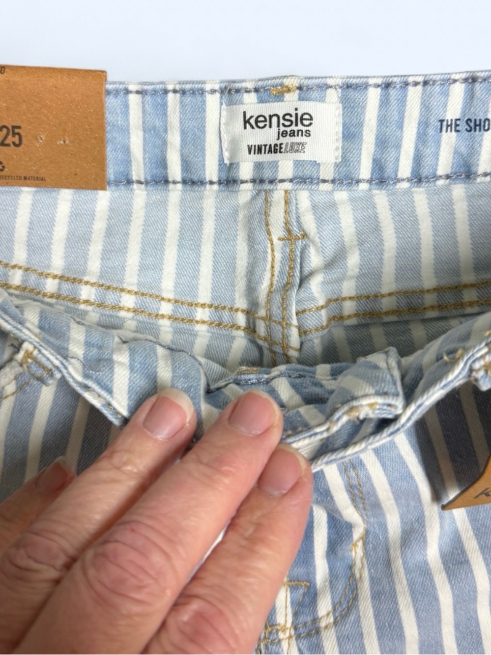NWT Kensie Blue & White Striped Denim Shortie Shorts Size 25 Festival Vibes - Picture 3 of 4